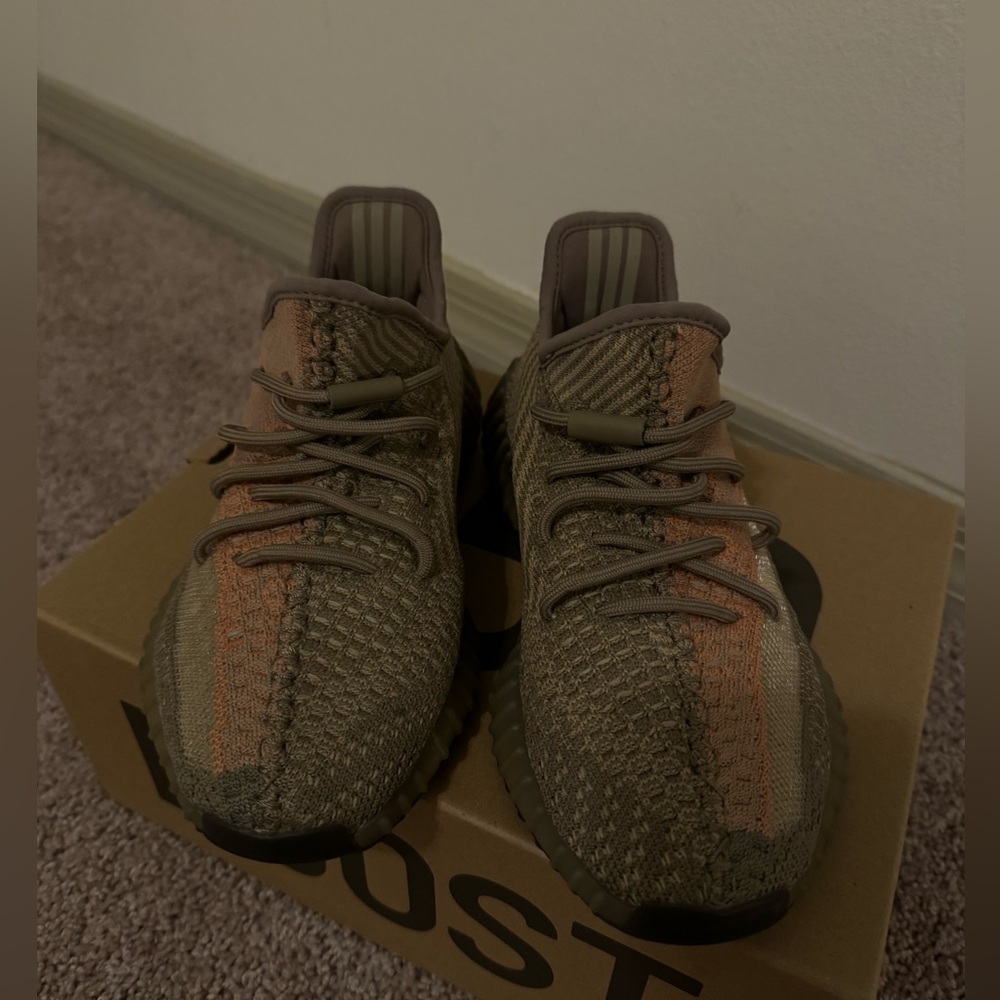 Yeezy Boost 350 V2 in Sand Taupe size 6.5